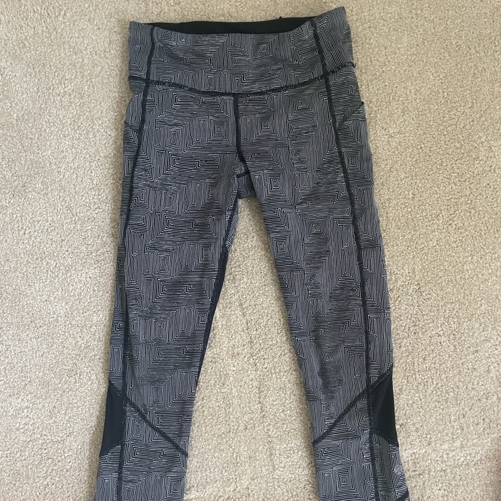 Lululemon cropped geometric print leggings